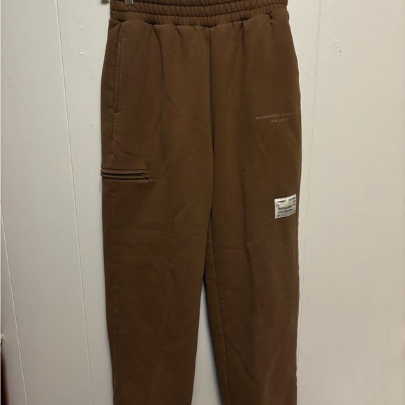 Affirmation Straight Leg
Sweatpants in Teddy - Picture 4 of 8